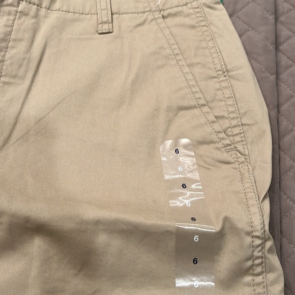 GAP 9" Downtown Khaki Bermuda Shorts/NWT/6 - Picture 4 of 12